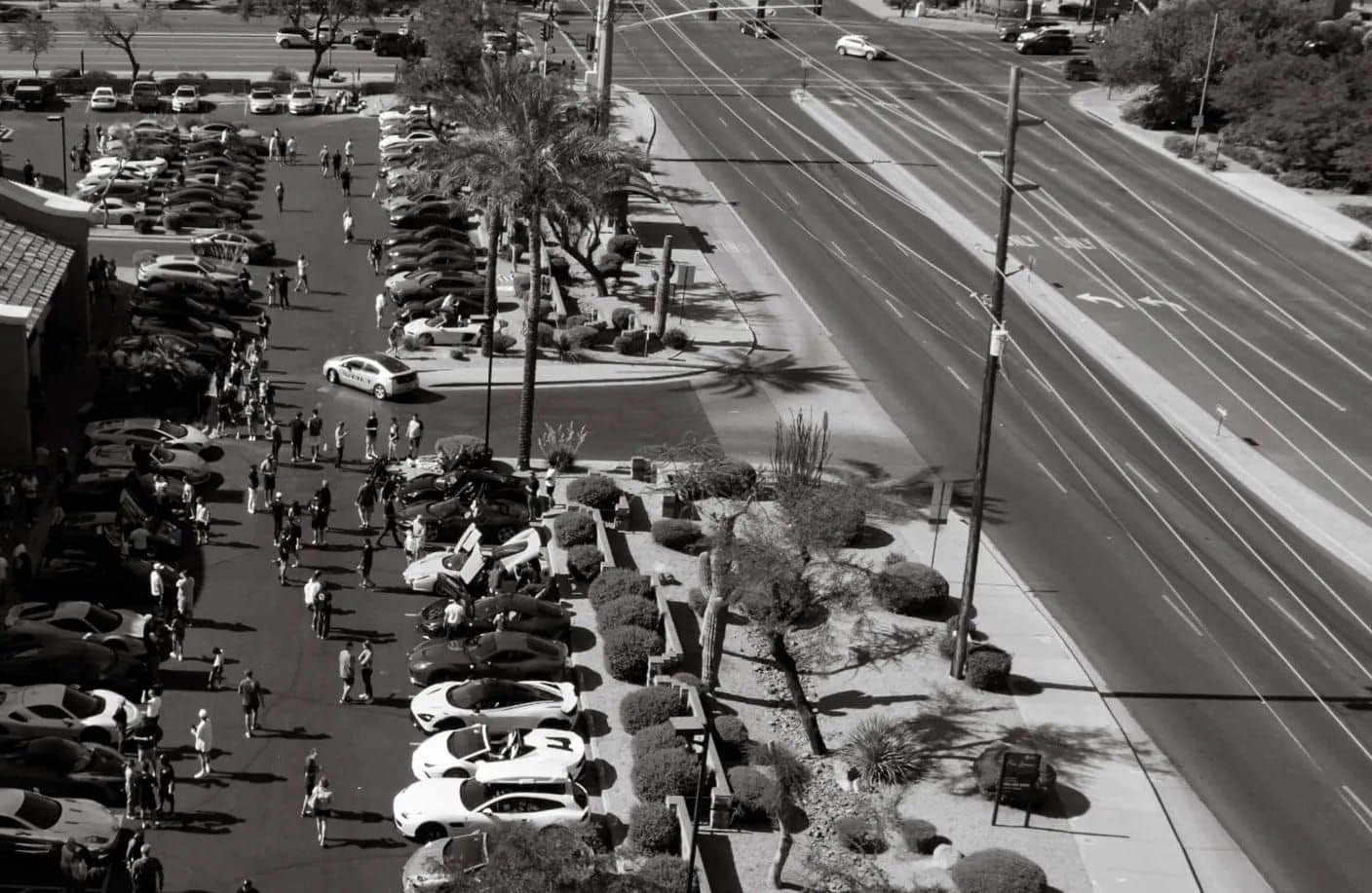 The October 2023 edition from above: cars parked along both sides of the street and guests walking the row